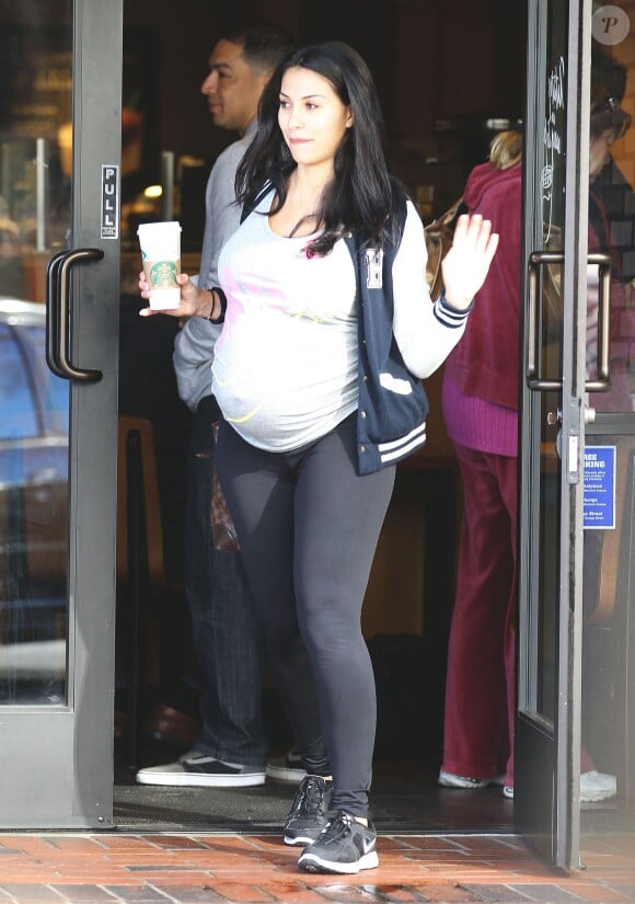 Exclusif - La nouvelle compagne du footballeur americain Reggie Bush, Lilit Avagyan est enceinte. Glendale, le 8 mars 2013