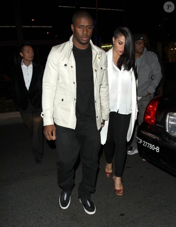 Reggie Bush ( Ex- boy friend Kim Kardashian) et Lilit Avagyan (enceinte) sortent d' un Night Club a Los Angeles Le 13 fevrier 2013