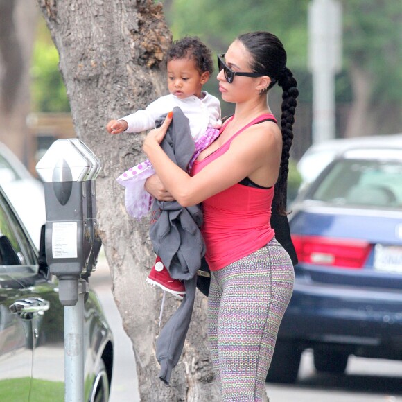 Reggie Bush et Lilit Avagyan vont déjeuner au Ed's Coffee Shop avec leur fille Briseis à West Hollywood, Los Angeles, le 1er juillet 2014