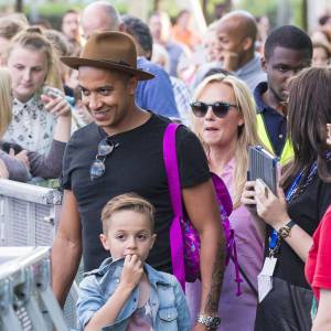 Emma Bunton et Jade Jones avec leur deux enfants à Thorpe Park, à Chertsey (UK) le 17 juillet 2015.