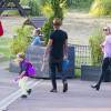 Emma Bunton et son petit ami Jade Jones avec leur deux enfants à Thorpe Park, à Chertsey (UK) le 17 juillet 2015.