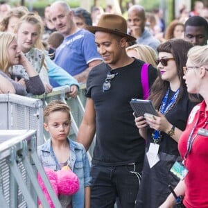 Emma Bunton et son petit ami Jade Jones avec leur deux enfants à Thorpe Park, à Chertsey (UK) le 17 juillet 2015.