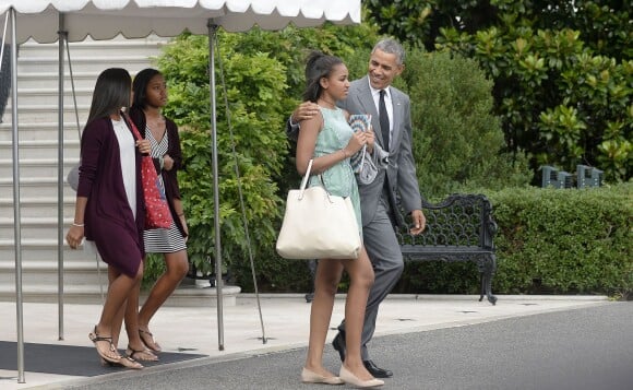 Barack Obama et sa fille Sasha quittent la Maison Blanche à Washington, le 17 juillet 2015.