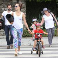 Alessandra Ambrosio : Maman détendue avec ses enfants après des vacances de rêve