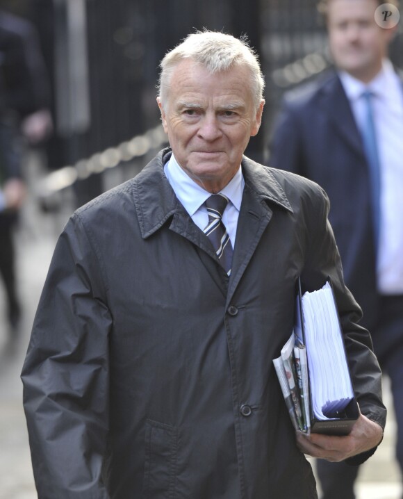 Max Mosley arrive à la High Court Of Justice lors du procès de News of the World dans le cadre des écoutes téléphoniques, à Londres le 24 novembre 2011
