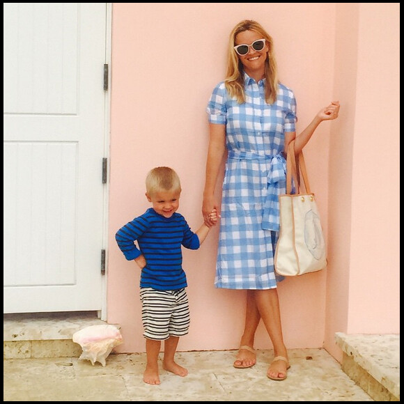 Reese Witherspoon avec son petit dernier, Tennessee James (photo postée le 20 juillet 2015)