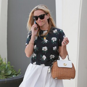 Reese Witherspoon quitte ses bureaux à Santa Monica le 26 juin 2015.