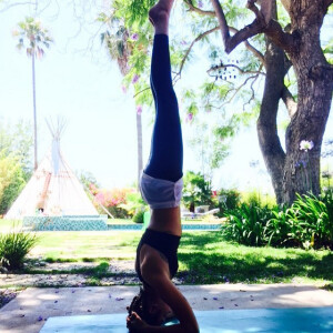 Miley Cyrus adepte du yoga / photo postée au mois de juillet 2015