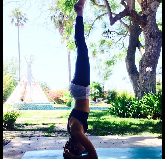 Miley Cyrus adepte du yoga / photo postée au mois de juillet 2015