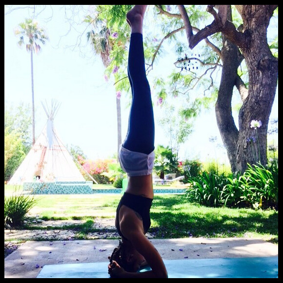 Miley Cyrus adepte du yoga / photo postée au mois de juillet 2015