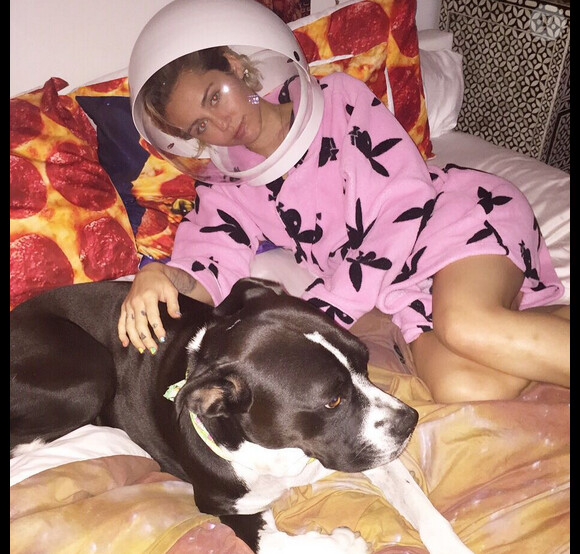 Miley Cyrus et son chien / photo postée au mois de juillet 2015