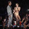 Robin Thicke et Miley Cyrus sur la scène des MTV Video Music Awards le 25 aout 2013