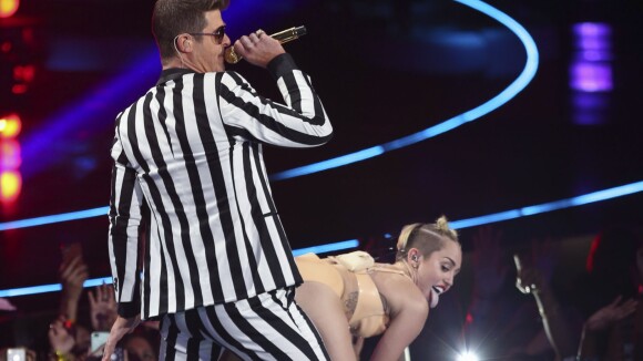 Robin Thicke et Miley Cyrus lors de la cérémonie des VMA's 2013