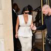Kim Kardashian quitte la boutique Balmain à Paris le 21 juillet 2015