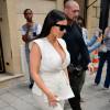 Kim Kardashian quitte la boutique Balmain à Paris le 21 juillet 2015