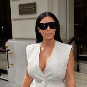 Kim Kardashian quitte son hôtel parisien pour une séance shopping