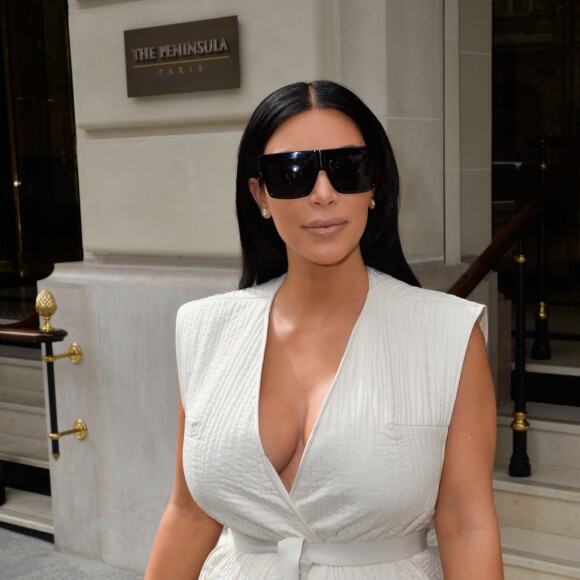 Kim Kardashian quitte son hôtel parisien pour une séance shopping