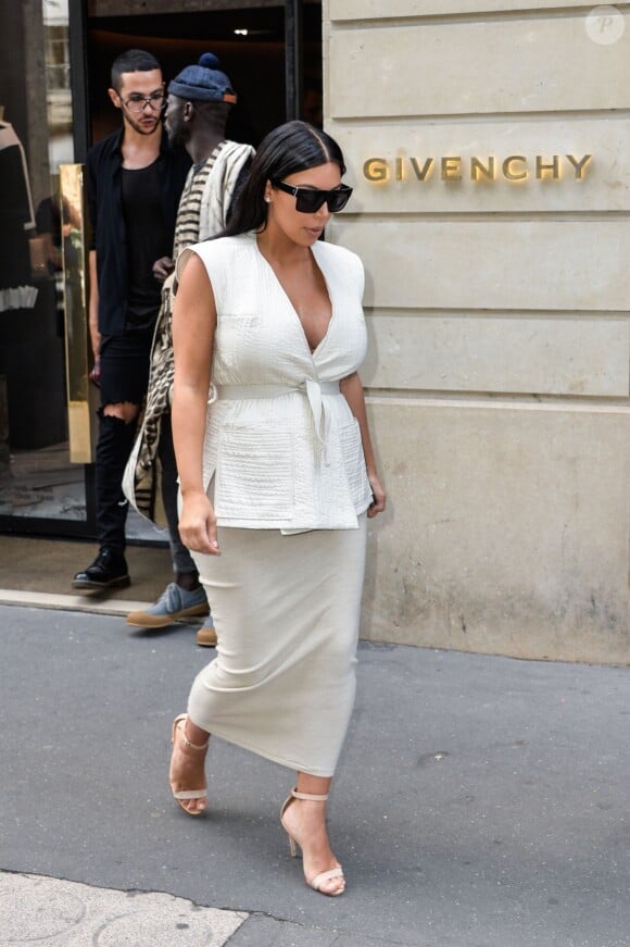 Kim Kardashian a fait du shopping chez Givenchy le 21 juillet 2015