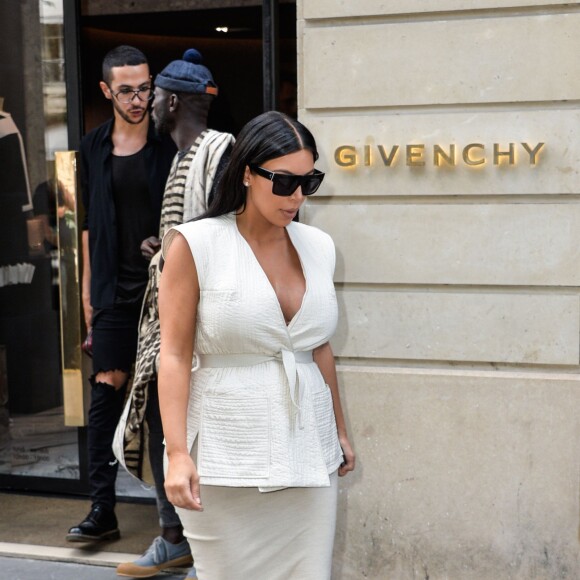 Kim Kardashian a fait du shopping chez Givenchy le 21 juillet 2015