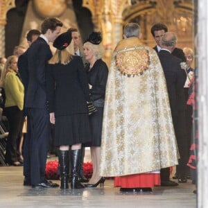 Le prince Charles et Camilla Parker Bowles saluant la famille de Sir David Frost, Carina Frost et ses enfants Miles, George et Wilfred lors de la messe à sa mémoire en l'abbaye de Westminster à Londres, le 13 mars 2014.