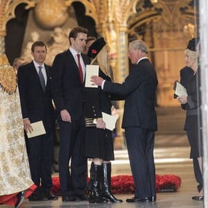 Le prince Charles et Camilla Parker Bowles saluant la famille de Sir David Frost, Carina Frost et ses enfants Miles, George et Wilfred lors de la messe à sa mémoire en l'abbaye de Westminster à Londres, le 13 mars 2014.