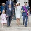 Le roi Philippe et la reine Mathilde de Belgique, avec leurs enfants la princesse Elisabeth (13 ans), le prince Gabriel (11 ans), le prince Emmanuel (9 ans) et la princesse Eléonore (7 ans), ont salué la foule en marge du Te Deum en la cathédrale de Bruxelles lors de la Fête nationale le 21 juillet 2015