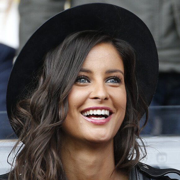 Malika Ménard - People au match PSG-Lille lors de la 34e journée au Parc des Princes à Paris, le 25 avril 2015.