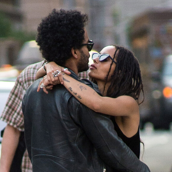 Exclusif - Zoë Kravitz et son nouveau compagnon Twin Shadow (George Lewis Jr.) en amoureux à New York le 16 juillet 2015.