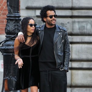 Exclusif - Zoë Kravitz et son nouveau compagnon Twin Shadow (George Lewis Jr.) en amoureux à New York le 16 juillet 2015.