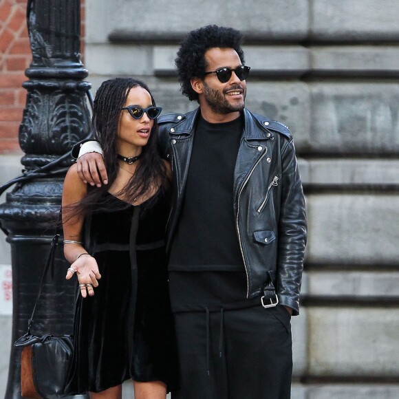 Exclusif - Zoë Kravitz et son nouveau compagnon Twin Shadow (George Lewis Jr.) en amoureux à New York le 16 juillet 2015.