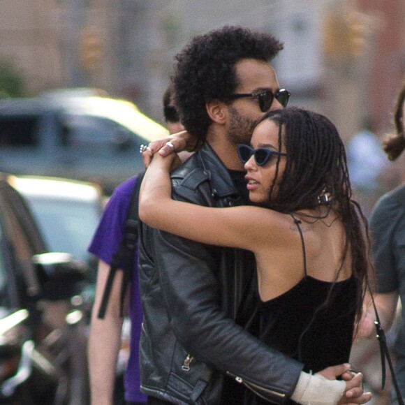 Exclusif - Zoë Kravitz et son nouveau compagnon Twin Shadow (George Lewis Jr.) en amoureux à New York le 16 juillet 2015.