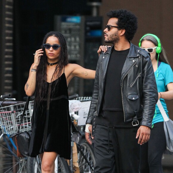 Exclusif - Zoë Kravitz et son nouveau compagnon Twin Shadow (George Lewis Jr.) en amoureux à New York le 16 juillet 2015.