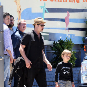 Exclusif - Brad Pitt, Angelina Jolie et leurs enfants sont allés fêter l'anniversaire des jumeaux au skate parc Ice Land à Van Nuys, le 12 juillet 2015.