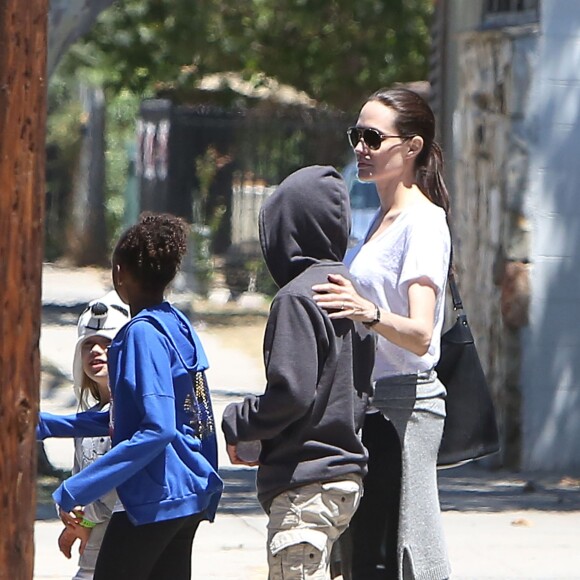 Exclusif - Brad Pitt, Angelina Jolie et leurs enfants sont allés fêter l'anniversaire des jumeaux au skate parc Ice Land à Van Nuys, le 12 juillet 2015.