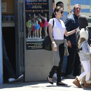 Exclusif - Brad Pitt, Angelina Jolie et leurs enfants sont allés fêter l'anniversaire des jumeaux au skate parc Ice Land à Van Nuys, le 12 juillet 2015.