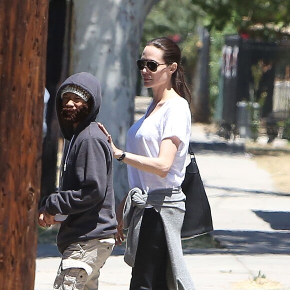 Exclusif - Brad Pitt, Angelina Jolie et leurs enfants sont allés fêter l'anniversaire des jumeaux au skate parc Ice Land à Van Nuys, le 12 juillet 2015.