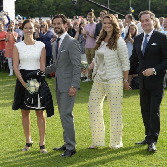 La princesse Madeleine de Suède et son mari Christopher O'Neill participait le 14 juillet 2015 aux festivités du 38e anniversaire de la princesse Victoria à Borgholm, sur l'île d'Öland. Ils ont profité de leur séjour à la Villa Solliden pour faire quelques photos avec leurs enfants la princesse Leonore et le prince Nicolas.