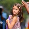 Suri Cruise, la fille de Tom Cruise et Katie Holmes, rentre à la maison après un rendez-vous avec ses amies à New York le 27 juillet 2015. Son père, Tom Cruise, était à New York aujourd'hui pour la promotion de Mission Impossible Rogue Nation.