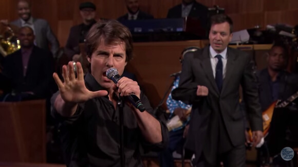 Jimmy Fallon et son invité Tom Cruise au Tonight Show lundi 27 juillet 2015.