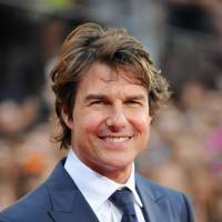 Tom Cruise, délirant, fait le show en chansons quand Suri boude en solitaire