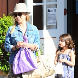 Exclusif - Sarah Michelle Gellar va déjeuner avec sa fille Charlotte à Brentwood, le 18 juin 2015.