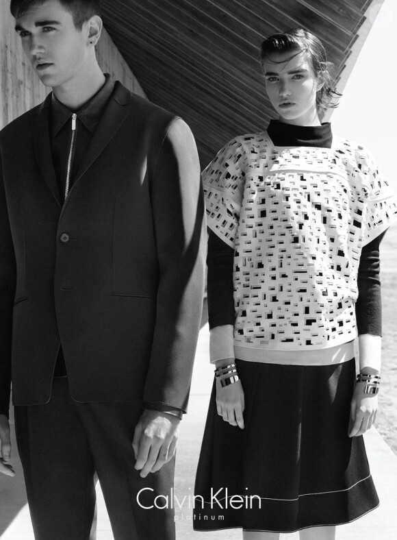 Gabriel-Kane Day-Lewis et Grace Hartzel figurent sur la campagne publicitaire automne-hiver 2015-2016 de la ligne Calvin Klein Platinum de Calvin Klein. Photo par David Sims.