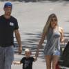 Fergie et son mari Josh Duhamel sont allés se promener avec leur fils Axl dans un parc à Brentwood. Le 31 juillet 2015