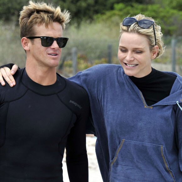 Exclusif - La princesse Charlene de Monaco avec le surfeur américain Nic Lamb lors de l'opération Water Safety, pour la prévention de la noyade menée le 23 juin 2015 en Corse par sa fondation, sur la plage de la Palombaggia.