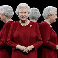 Elizabeth II, William et Camilla sous toutes les coutures, d'étonnants portraits
