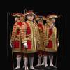 Personnel des Royal Mews (écuries royales), photographié par Hugo Rittson Thomas. C'est l'un des étonnants portraits réalisés par le photographe britannique, qui met à l'honneur le Royal Household dans une exposition que présentera du 19 août au 19 septembre 2015 la galerie Eleven Fine Art, à Londres.