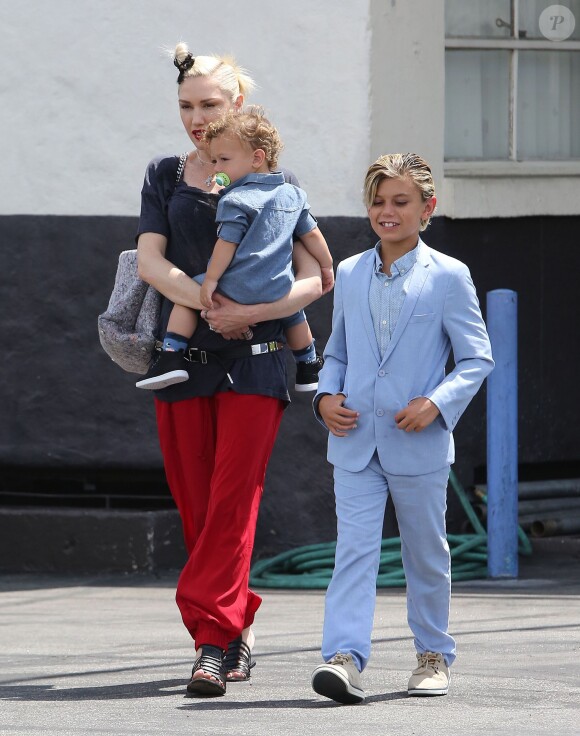 Gwen Stefani se rend à l'église avec ses fils Kingston et Apollo à Studio City, le 28 juin 2015.