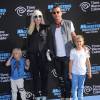 Gwen Stefani, Gavin Rossdale et leurs deux garçons Kingston et Zuma à Los Angeles. Juin 2013.