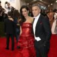 George Clooney et Amal Alamuddin Clooney - Soirée Costume Institute Gala 2015 (Met Ball) au Metropolitan Museum, célébrant l'ouverture de Chine: à travers le miroir à New York. Le 4 mai 2015.