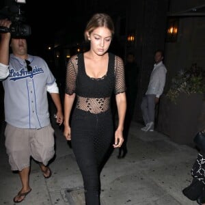 Gigi Hadid a dîné avec des amis au restaurant Toca Madera à West Hollywood, le 31 juillet 2015.  